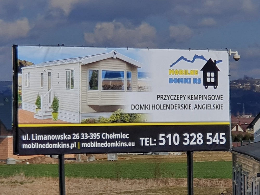 Reklama na bilboardzie, należąca do firmy Mobilne Domki NS